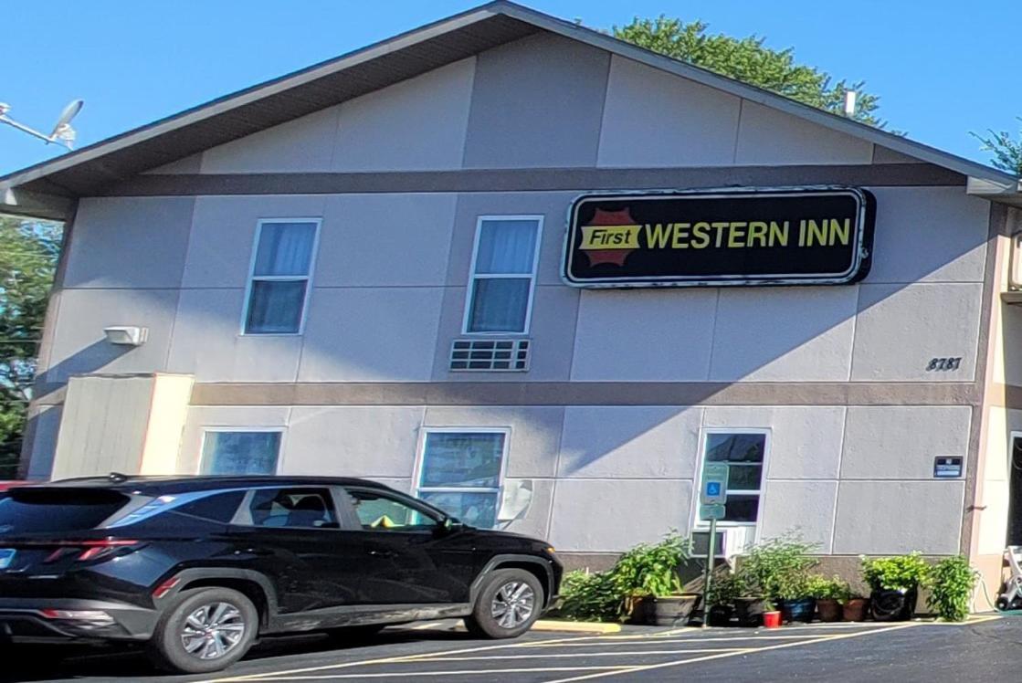 First Western Inn Caseyville Екстер'єр фото