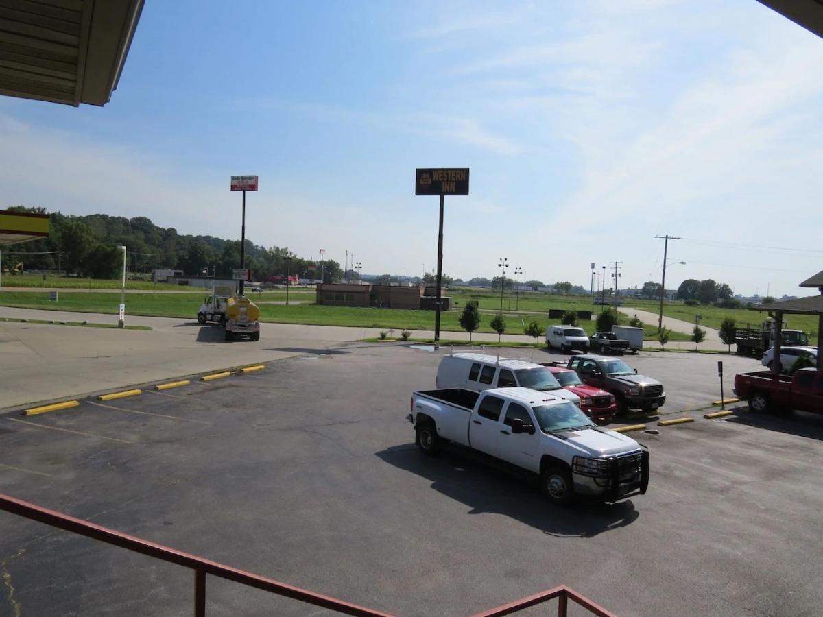 First Western Inn Caseyville Екстер'єр фото