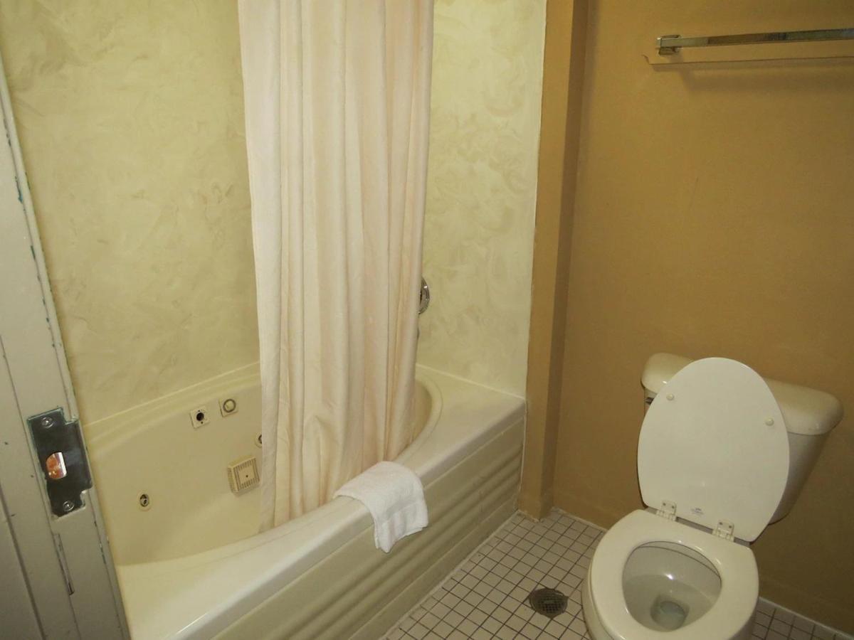 First Western Inn Caseyville Екстер'єр фото